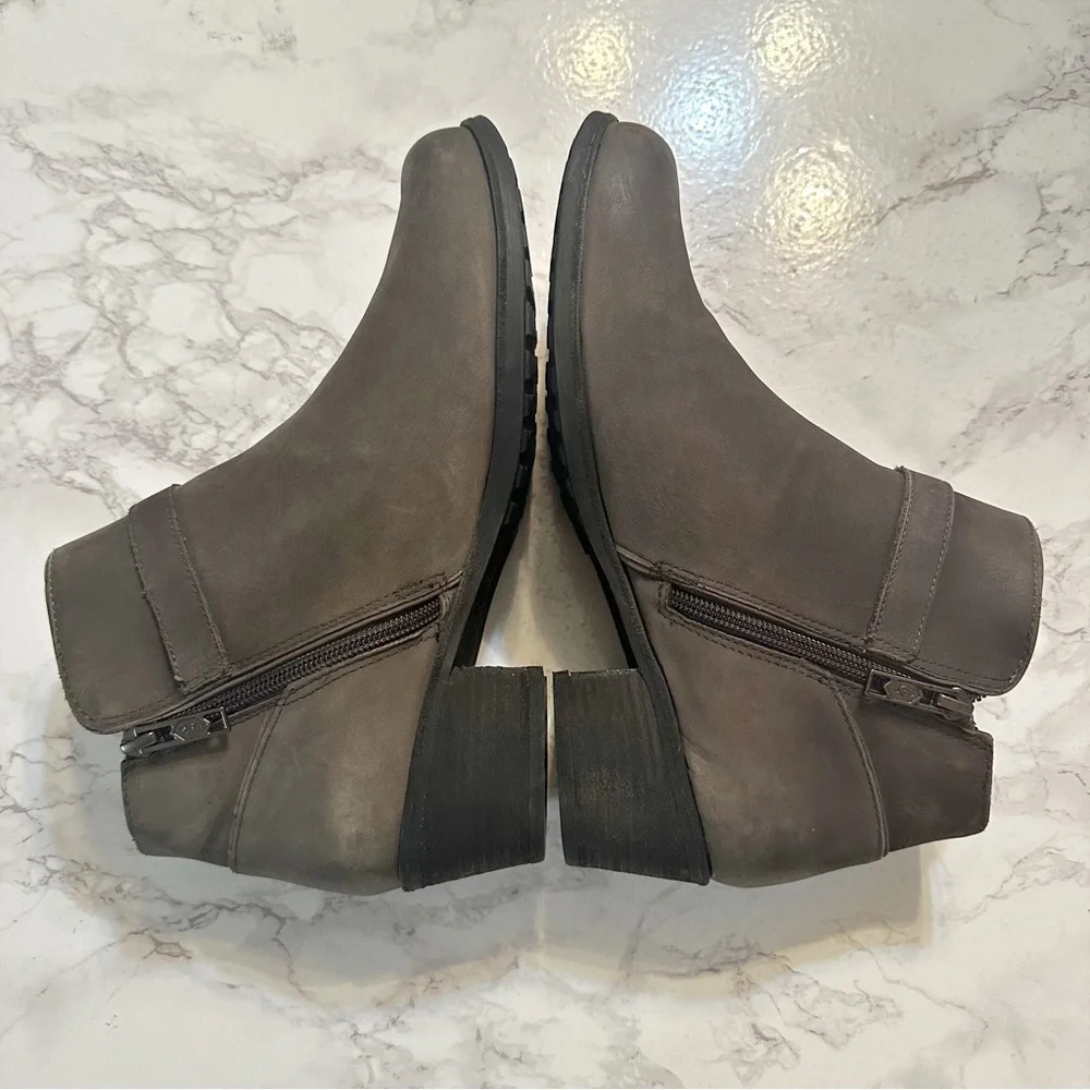 UGG Bellamy Distressed Gray Leather Sheepskin Ankle Boots Women’s Size 8…